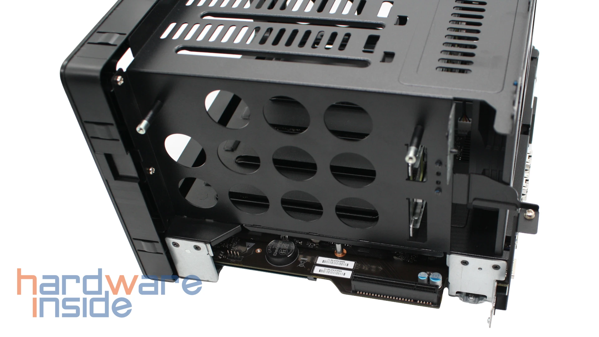 PCIe Slot des Ugreen NASync DXP6800 Pro